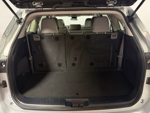 Used 2022 Toyota Highlander L image 24