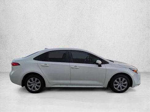 Used 2023 Toyota Corolla LE FWD image 4