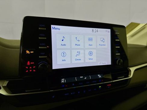 Used 2024 Toyota Sienna XLE FWD image 13