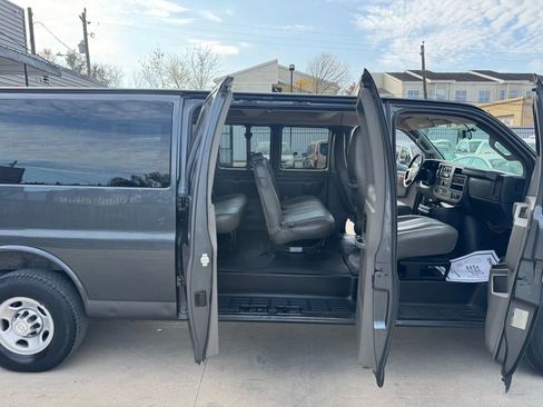 Used 2017 Chevrolet Express 3500 LS image 28