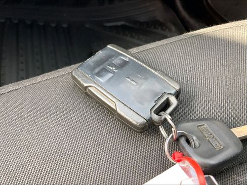 Used 2016 GMC Canyon SLE w/ SLE Convenience Package image 13