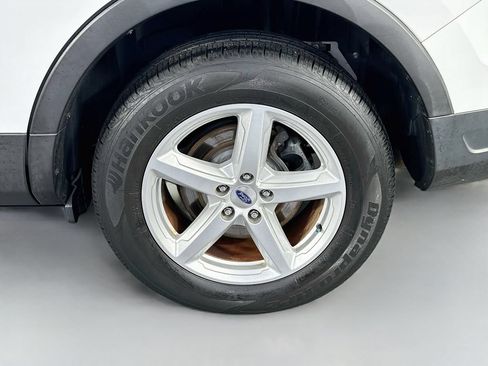 Used 2018 Ford Explorer XLT w/ Equipment Group 201A FWD image 33