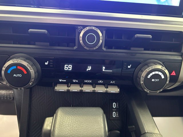 Used 2025 Toyota Tacoma TRD Off-Road AWD/4WD image 17