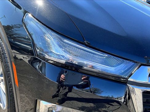 Used 2023 Chevrolet Traverse LT image 26