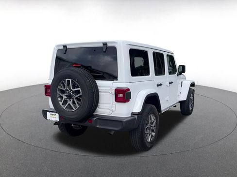 Used 2025 Jeep Wrangler Sahara image 14