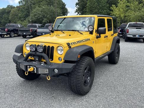 Used 2015 Jeep Wrangler Unlimited Rubicon w/ Connectivity Group AWD/4WD image 3