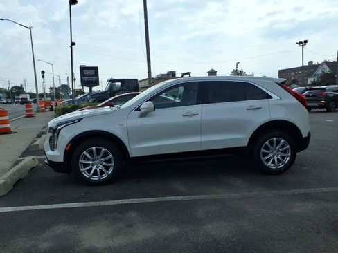 Certified 2023 Cadillac XT4 Luxury w/ Cold Weather Package FWD image 8