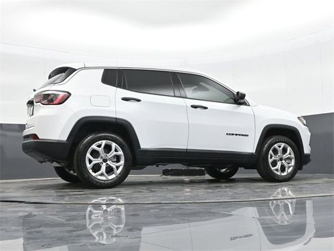 Used 2025 Jeep Compass Sport image 38