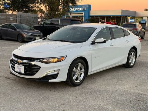 Used 2024 Chevrolet Malibu LT FWD image 3