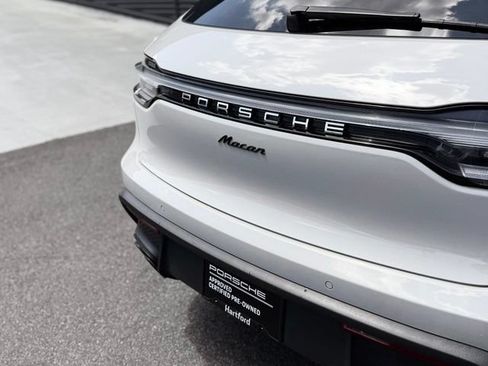 Certified 2022 Porsche Macan AWD/4WD image 36