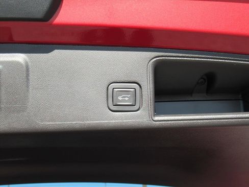 Used 2024 GMC Terrain SLT w/ Infotainment Package II image 34