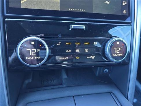 Certified 2023 Land Rover Discovery Metropolitan Edition image 22