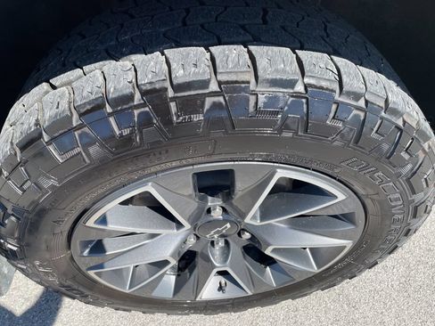 Used 2023 Chevrolet Tahoe Z71 w/ Luxury Package AWD/4WD image 36
