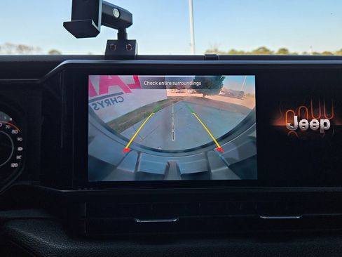 Used 2025 Jeep Wrangler Sport image 30