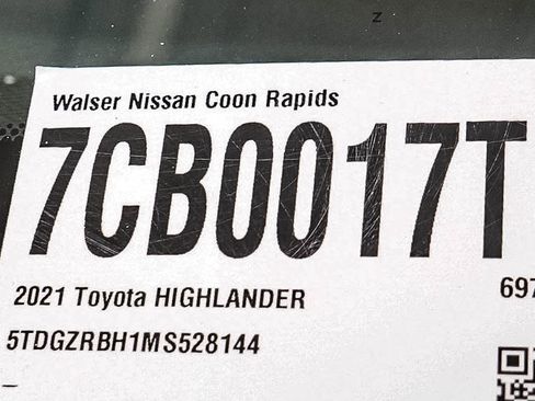 Used 2021 Toyota Highlander XLE AWD/4WD image 32
