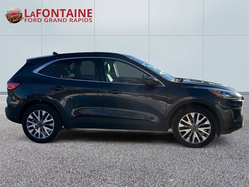 Used 2022 Ford Escape Titanium w/ Class II Trailer Tow Package image 8