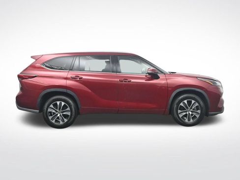 Used 2021 Toyota Highlander XLE FWD image 4