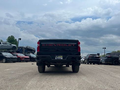 Used 2021 Chevrolet Silverado 1500 Custom Trail Boss w/ Midnight Edition AWD/4WD image 11