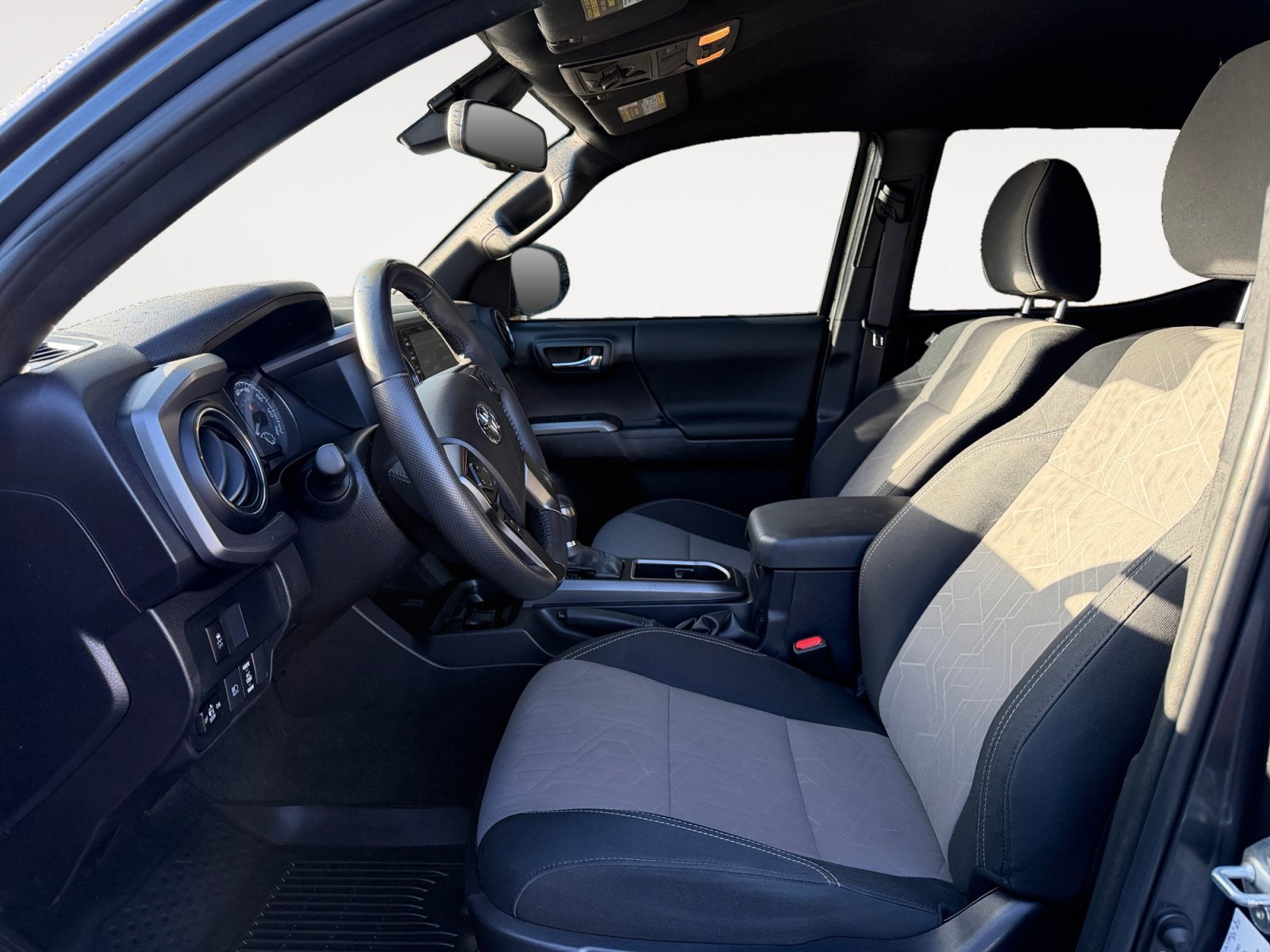 Used 2023 Toyota Tacoma TRD Off-Road AWD/4WD image 9