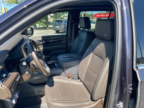 Used 2023 GMC Yukon XL Denali AWD/4WD image 10