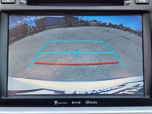 Used 2018 Toyota Highlander XLE w/ Carpet Mat Package (TMS) AWD/4WD image 13