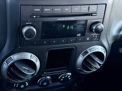 Used 2017 Jeep Wrangler Sport image 12