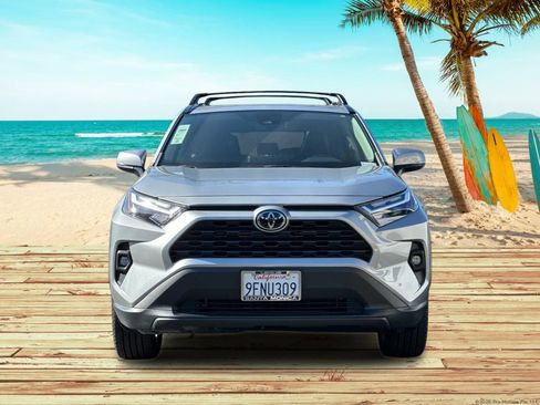 Used 2023 Toyota RAV4 XLE Premium image 9