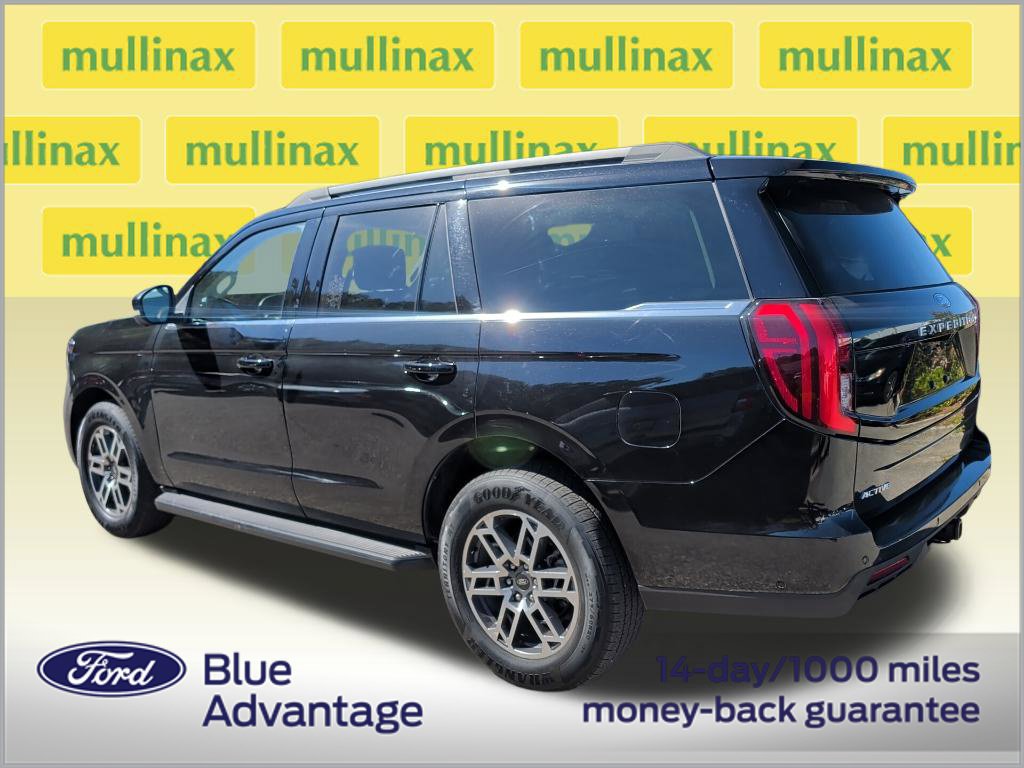 Used 2025 Ford Expedition Active RWD image 3