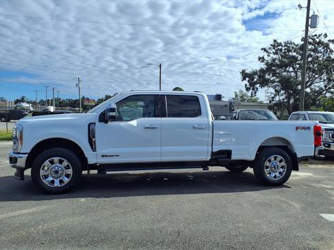 Used 2023 Ford F250 Lariat w/ Chrome Package image 4