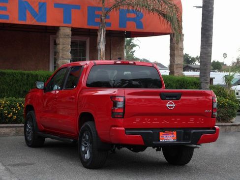 Used 2025 Nissan Frontier SV image 6
