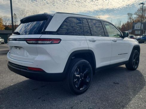 New 2025 Jeep Grand Cherokee Altitude image 5