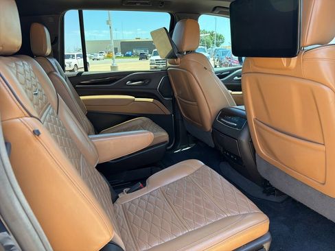 Used 2023 Cadillac Escalade ESV Sport w/ Touring Package AWD/4WD image 9