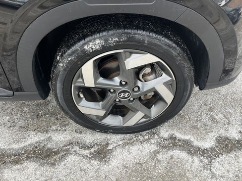 Used 2023 Hyundai Venue SEL image 13