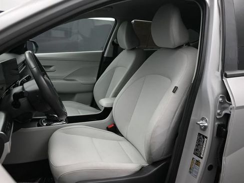 Used 2025 Hyundai Kona SEL AWD/4WD image 5