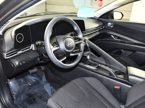 Used 2024 Hyundai Elantra SEL FWD image 2