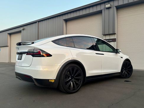 Used 2022 Tesla Model X image 8