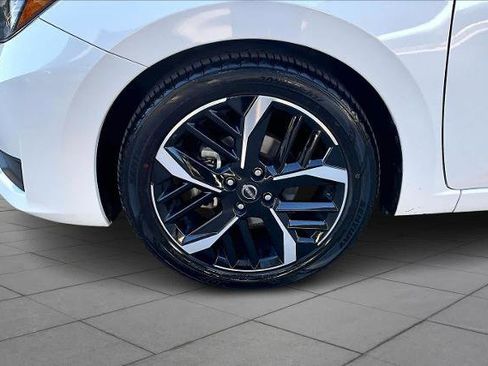 Used 2024 Nissan Versa SR image 11