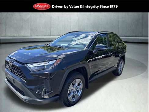 Used 2025 Toyota RAV4 XLE AWD/4WD image 1