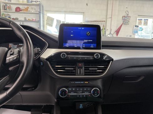 Used 2022 Ford Escape SEL FWD image 17