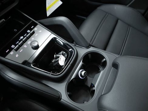 New 2026 Porsche Cayenne Coupe AWD/4WD image 31