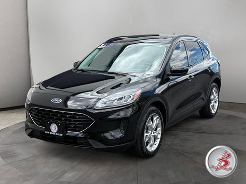 Used 2021 Ford Escape SE w/ SE Sport Appearance Package AWD/4WD image 3