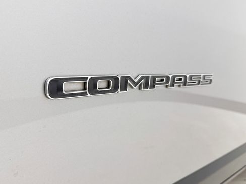 Used 2018 Jeep Compass Limited w/ Navigation Group image 2