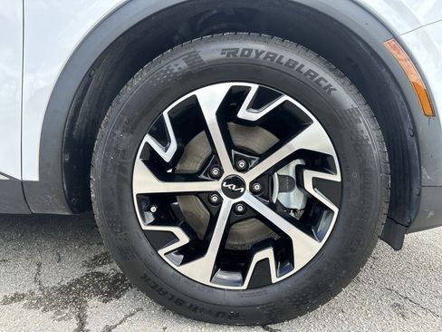 Certified 2023 Kia Sportage EX image 18