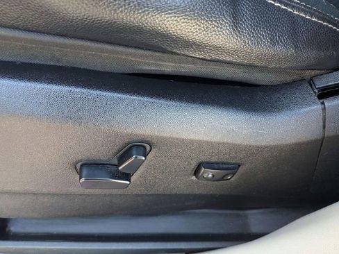 Used 2013 Chrysler Town & Country Touring-L w/ Driver Convenience Group FWD image 12