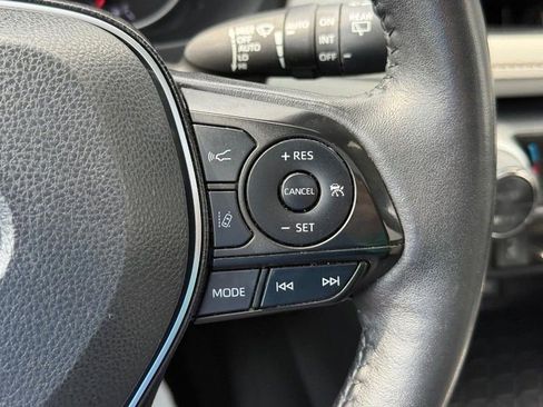 Used 2022 Toyota RAV4 XLE Premium AWD/4WD image 22
