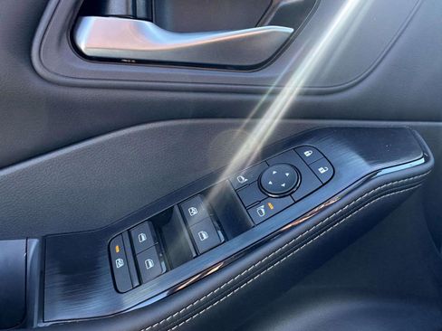 Used 2026 Nissan Rogue SV image 33