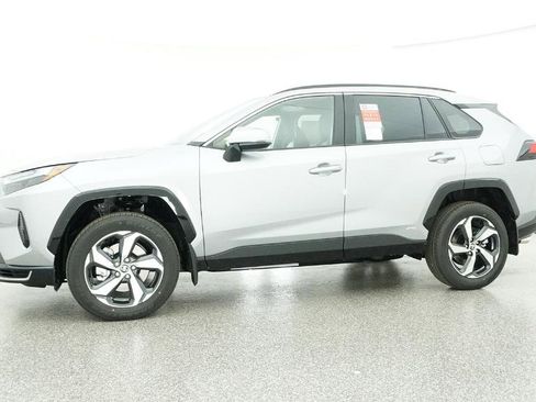 New 2025 Toyota RAV4 SE image 8