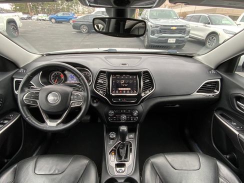 Used 2019 Jeep Cherokee Limited image 32