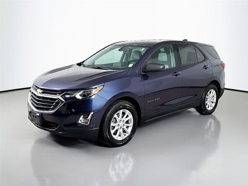 Used 2019 Chevrolet Equinox LS w/ LS Convenience Package image 5