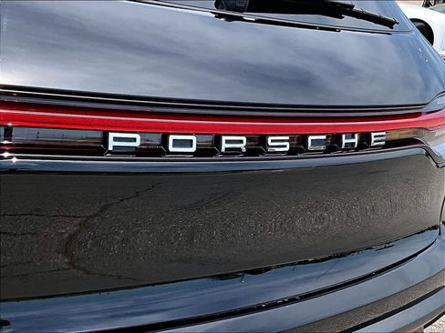 Certified 2026 Porsche Macan AWD/4WD image 22